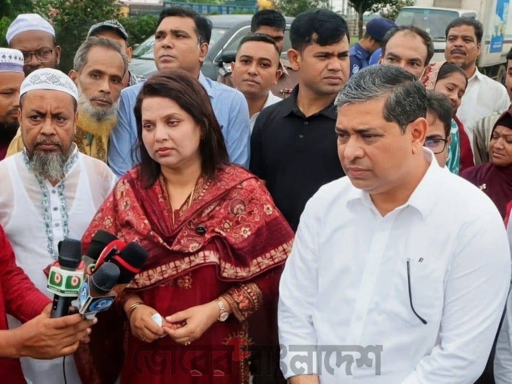 প্রধানমন্ত্রীর নির্দেশনায় ২০ বছর পর আমিনবাজার-হেমায়েতপুর সড়ক দুর্গন্ধমুক্ত ও সৌন্দর্যবর্ধনের কাজ শুরু