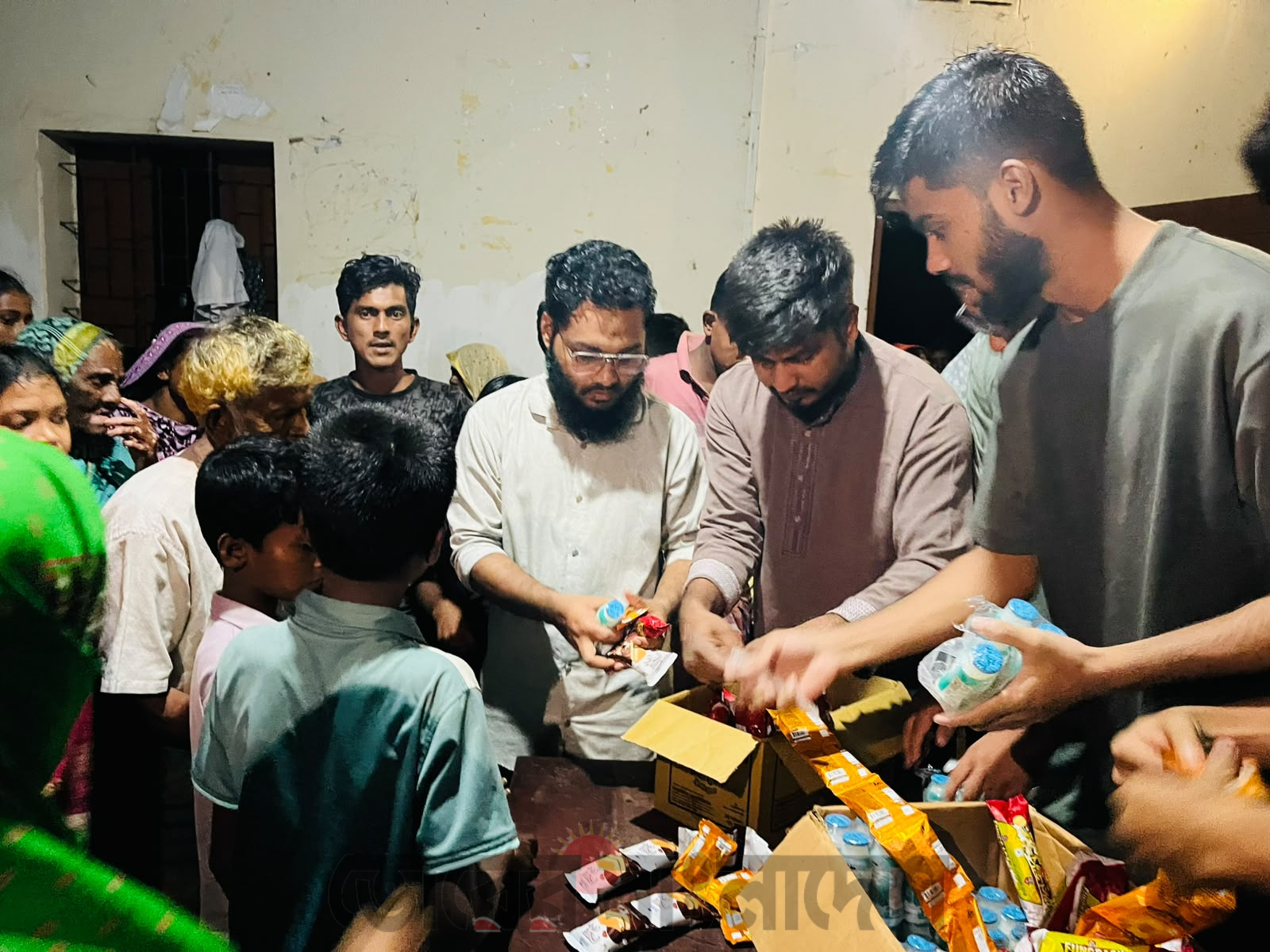 রাঙ্গামাটিতে আশ্রয়কেন্দ্রের শিশুদের মাঝে ছাত্রশিবিরের শুকনো খাবার বিতরণ