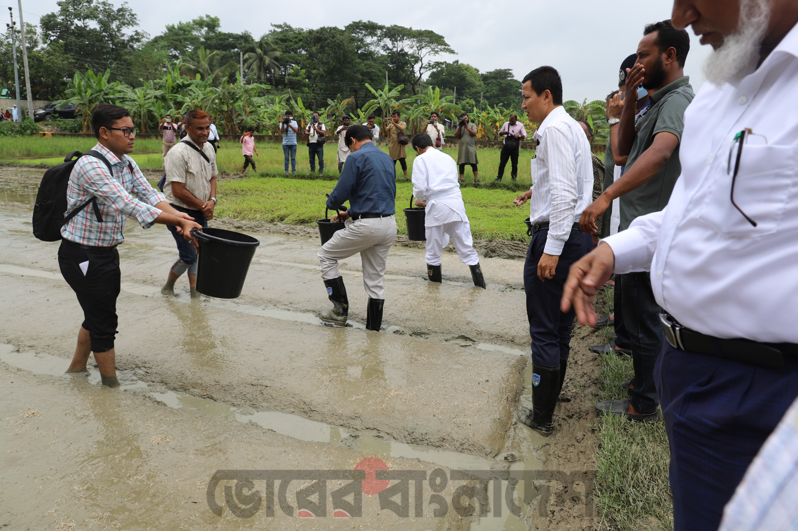 বন্যায় ক্ষতিগ্রস্ত চট্টগ্রামের পাঁচ জেলার কৃষকদের ধান বীজ ও চারা  দেয়া হবে, ১৫ দিনের মধ্যে শতভাগ গবাদি পশুকে টিকা দেওয়া হবে -কৃষি এবং মৎস্য ও প্রাণিসম্পদ মন্ত্রী