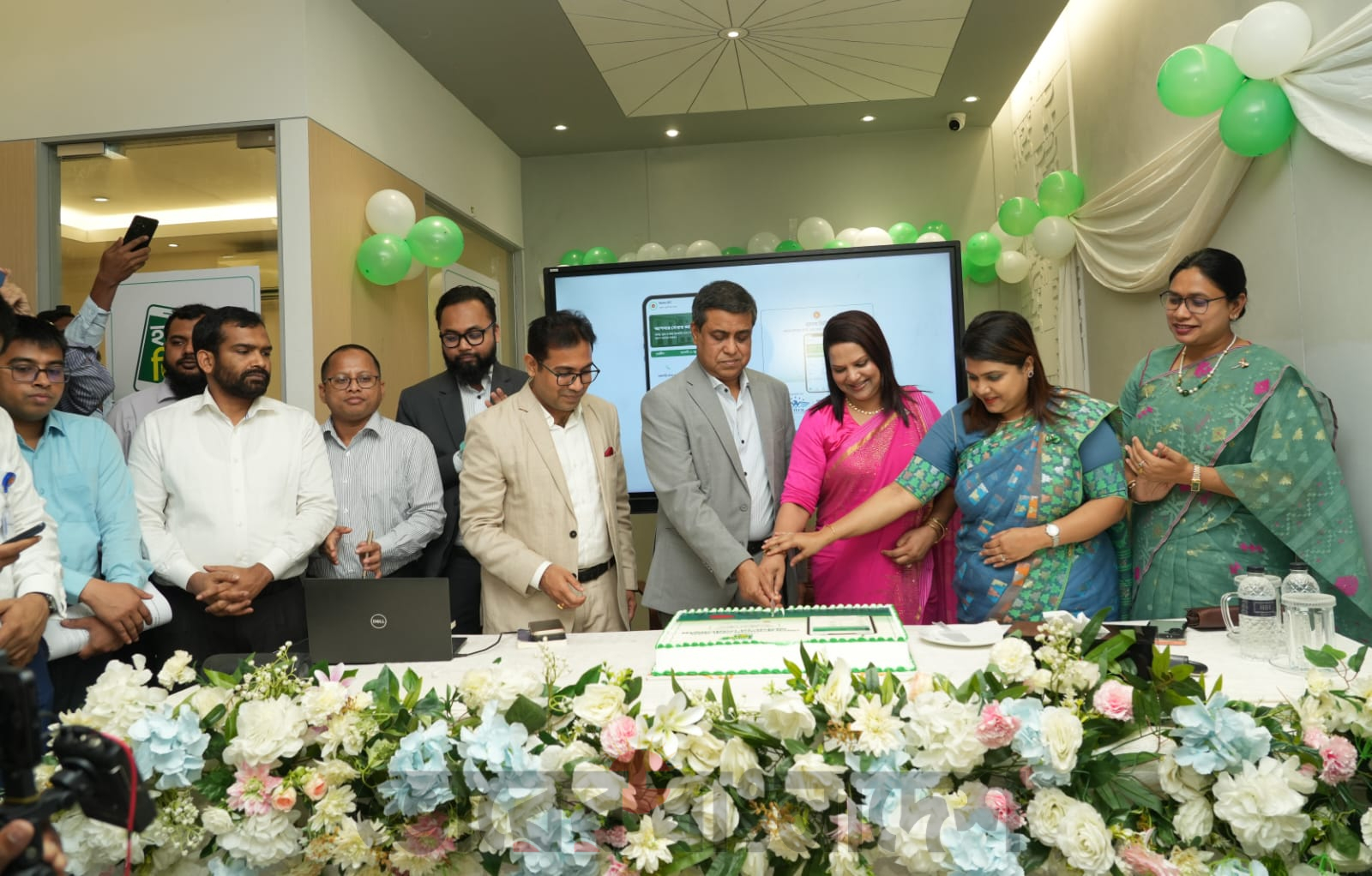 ঢাকার ডিসির উদ্যোগে চালু হলো ‘হ্যালো ডিসি’ অ্যাপ, এক ক্লিকেই মিলবে জেলা প্রশাসনের সেবা
