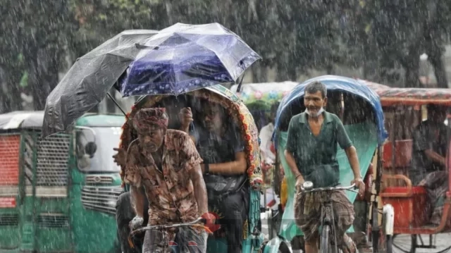 মৌসুমি বায়ু সক্রিয় থাকায় আজ সারা দেশে থাকবে বৃষ্টি