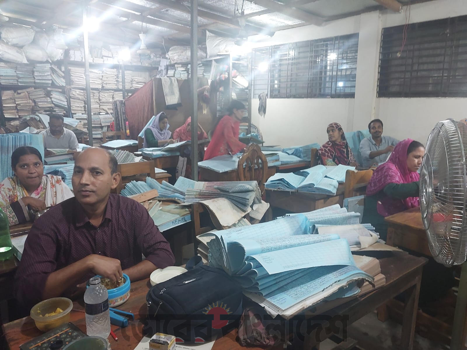 ছাদ চুঁইয়ে বৃষ্টির পানি, ভিজে নষ্টের মুখে সরকারি দলিল  কালিয়াকৈর সাব-রেজিস্ট্রি অফিসে চরম অব্যবস্থাপনা